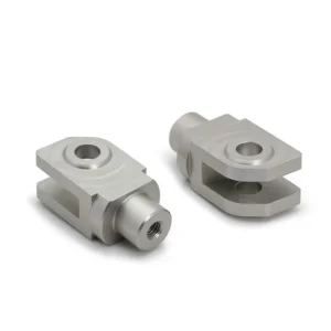 Compra Adesso COPPIA ATTACCHI PEDANE ANTERIORI BARRACUDA YAMAHA TRACER 9 2022-2023-