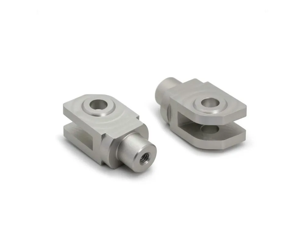 Compra Adesso COPPIA ATTACCHI PEDANE ANTERIORI BARRACUDA YAMAHA TRACER 9 2022-2023-