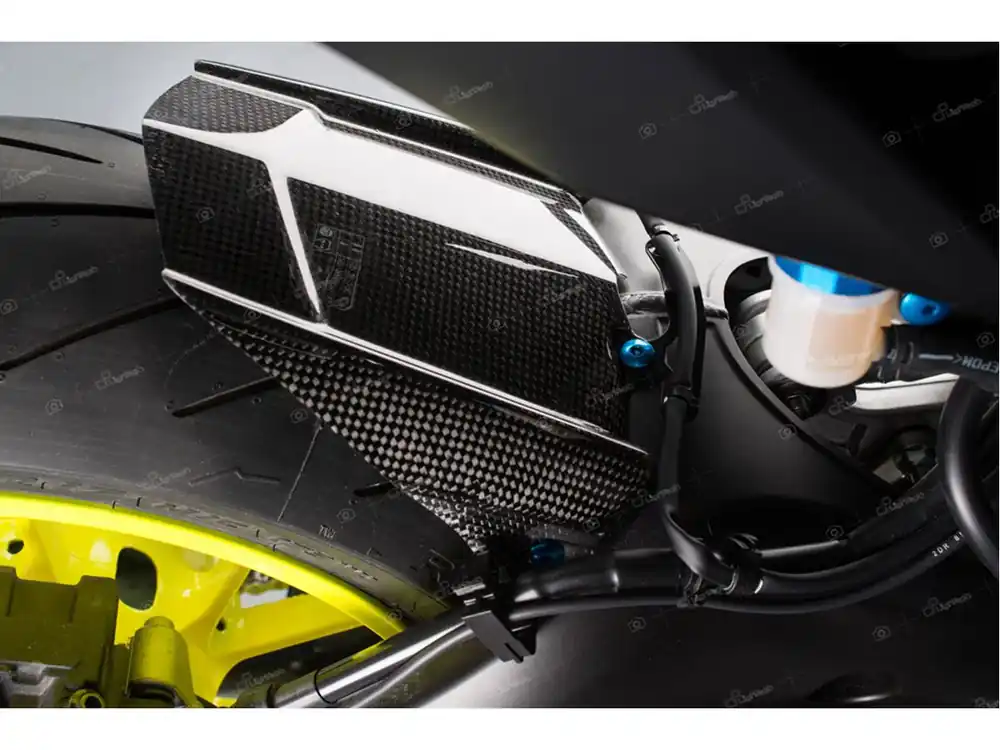 Compra Oggi Stesso PARAFANGO POSTERIORE CARBONIO LUCIDO LIGHTECH YAMAHA MT-09 TRACER 2013-2024-