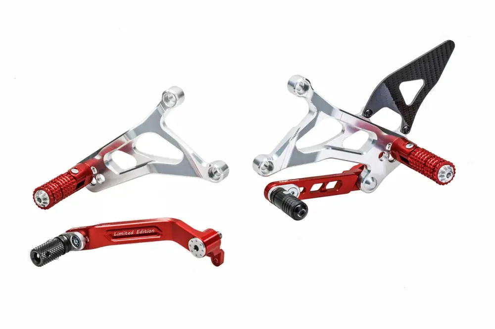CNC RACING Pedane regolabili MV Agusta - limited edition Reso Gratuito