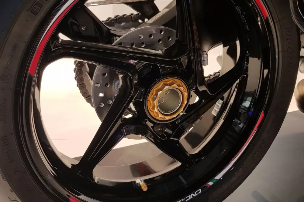 CNC RACING Dado ruota posteriore DX BICOLOR Ultime Pezzi