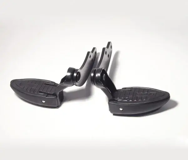 ISOTTA coppia pedalini posteriori per APRILIA SCARABEO 50 - 100 1993 - 2013 - 9105 Nuovo Arrivo