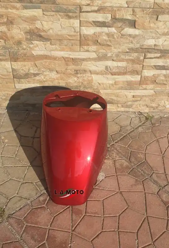 PARAFANGO ANTERIORE PIAGGIO ZIP FAST ROSSO Spedizione Espresso